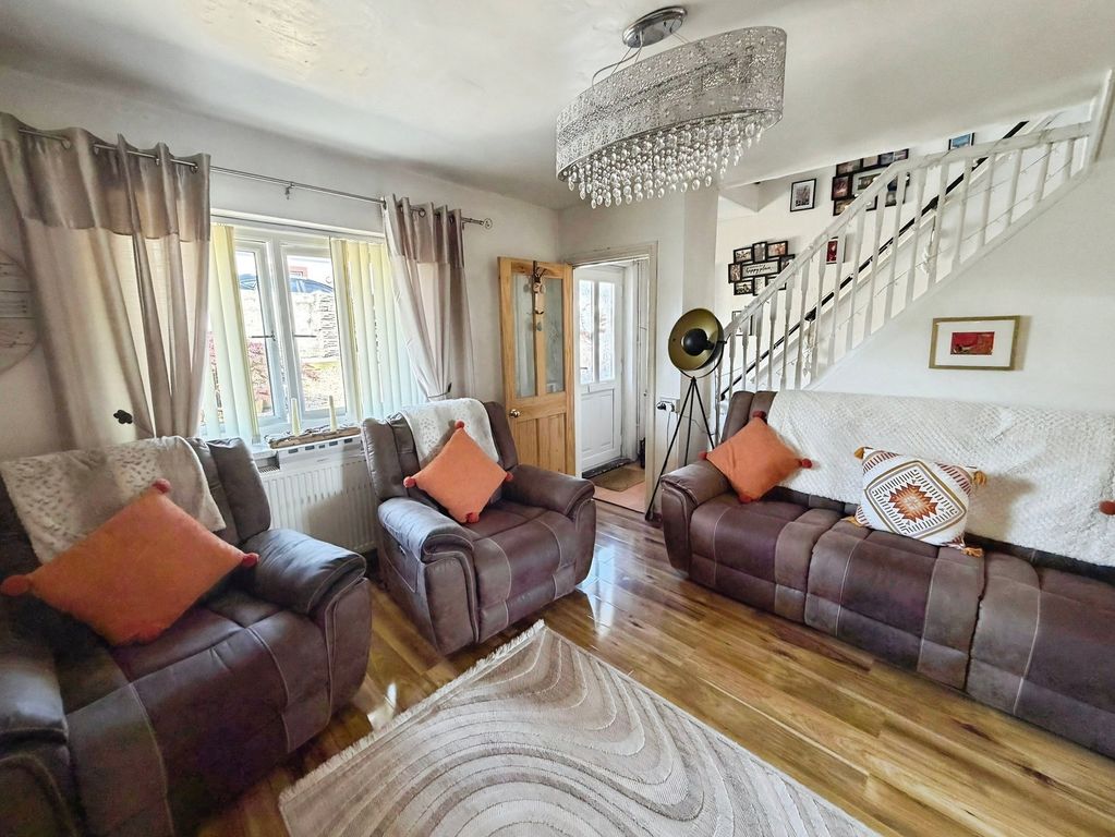 Property photo 2 of 33