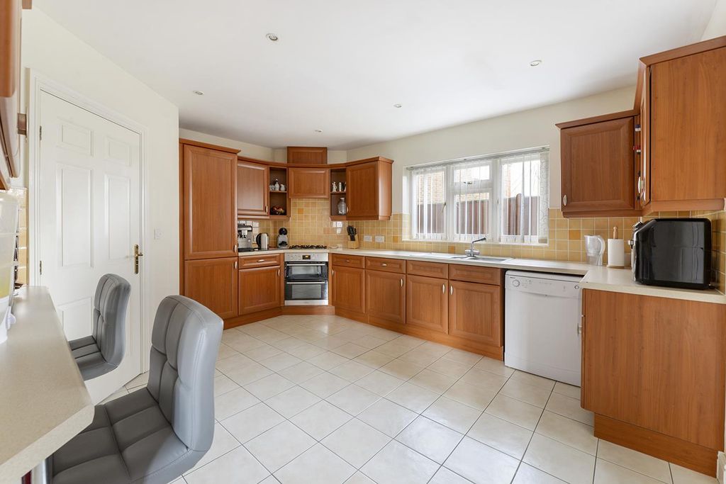 Property photo 3 of 16 Kitchen