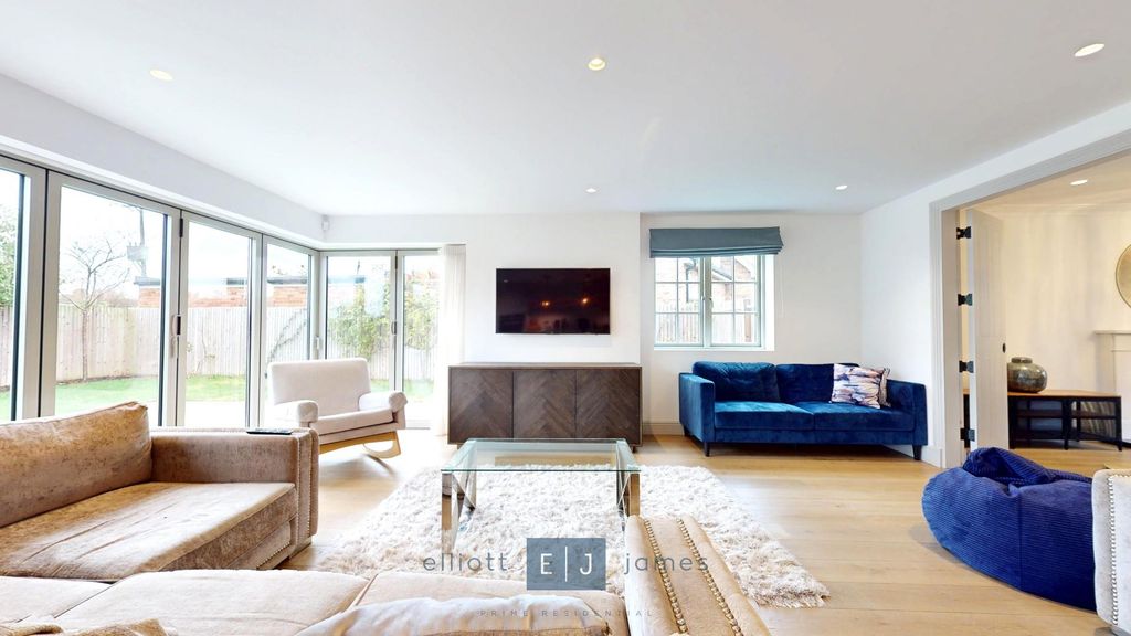 Property photo 3 of 33