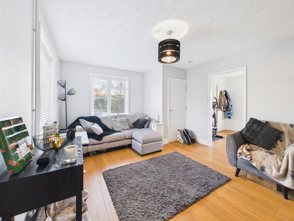 Property photo 3 of 17 Cam04116G0-Pr0279-Still007.Jpg