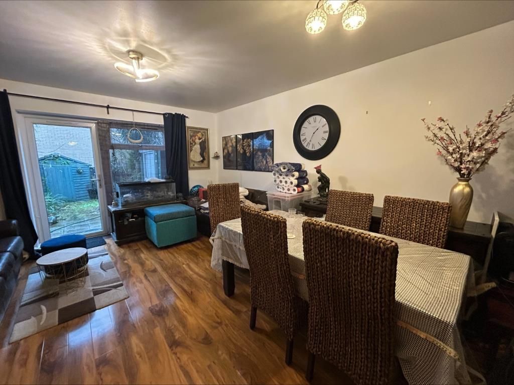 Property photo 2 of 8 Living