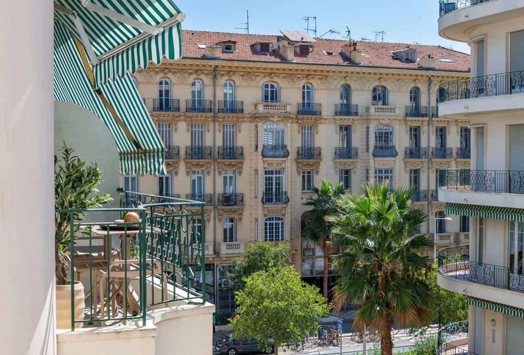 Property photo 1 of 10 Sale In Nice Victor Hugo – High-End Renovated Three-Room Apartment – Elevation High – Balcony