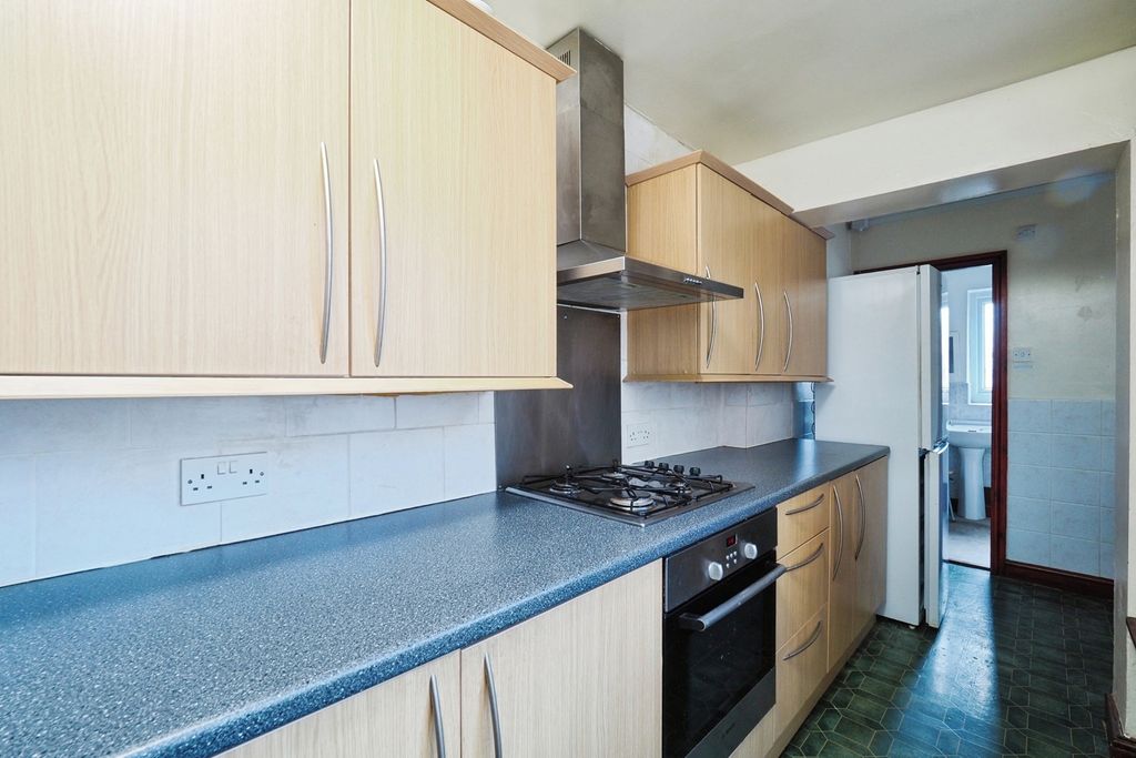 Property photo 2 of 17 Kitchen
