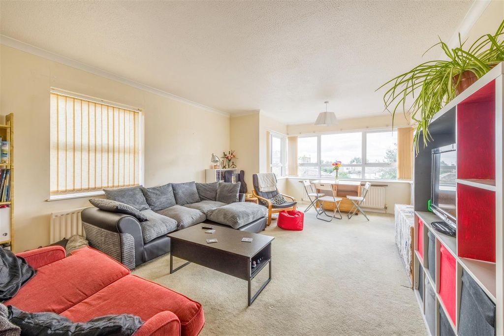 Property photo 2 of 30 Flat 25 Veric-7.Jpg
