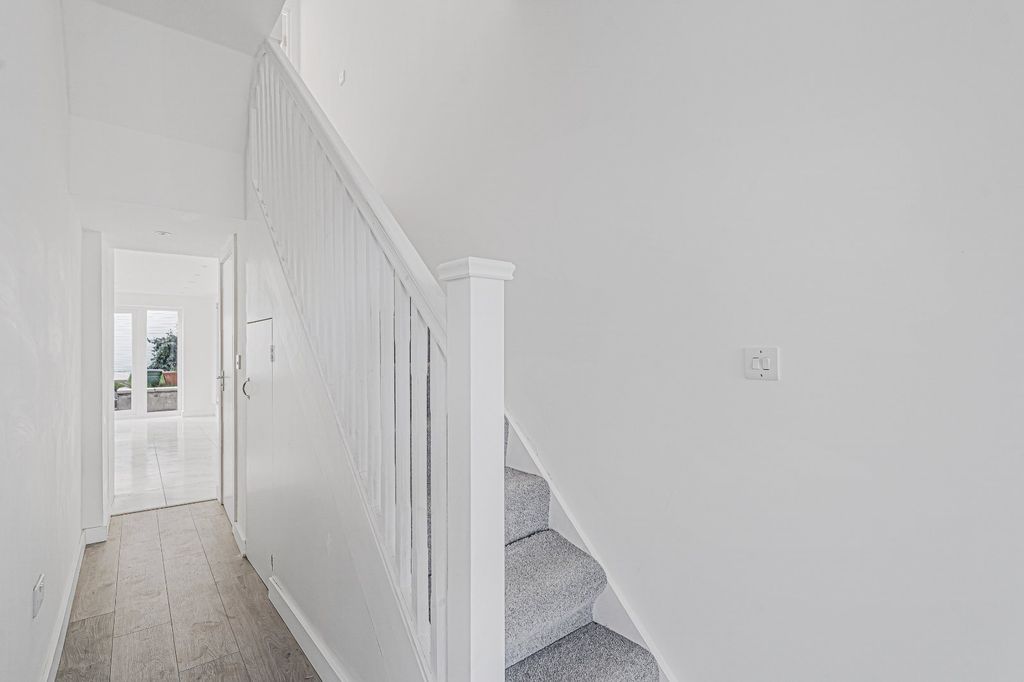 Property photo 2 of 12 Entrance