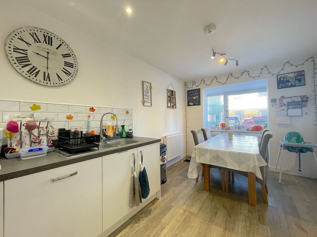 Property photo 3 of 19 Kitchen/Dining Room (1)