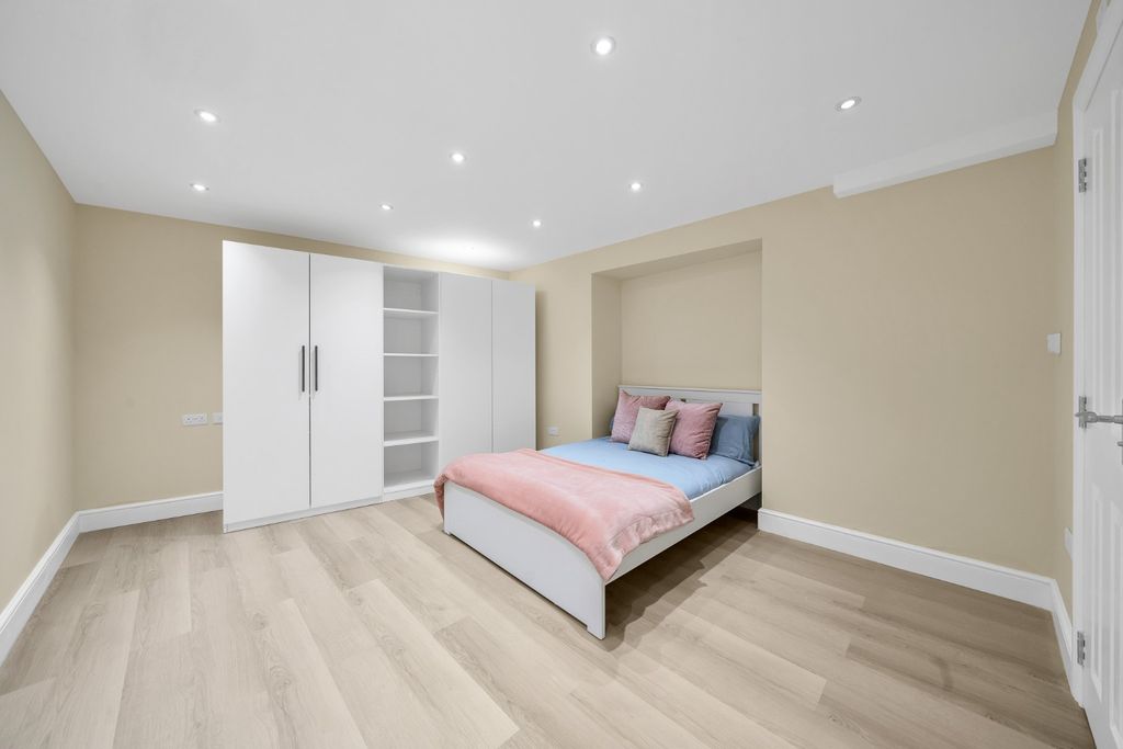 Property photo 2 of 12 4286482