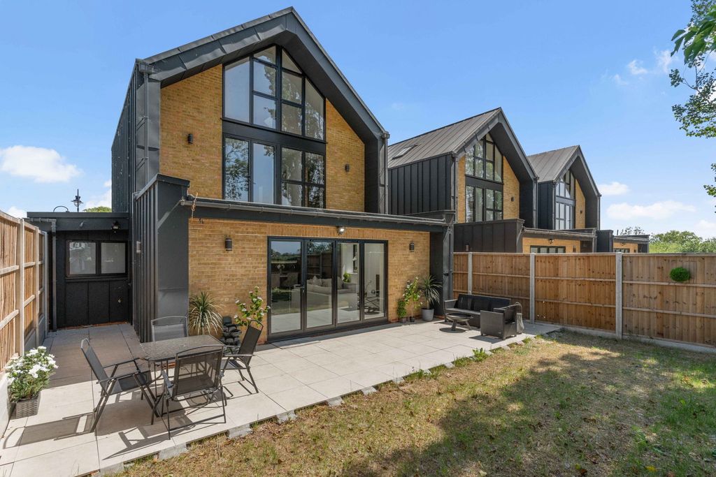 Property photo 2 of 52
