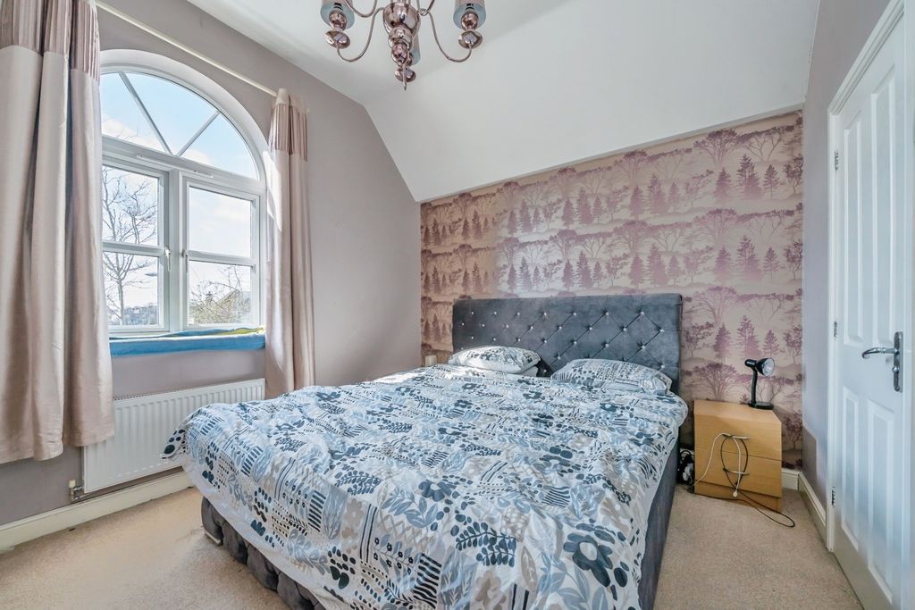 Property photo 2 of 17 Master Bedrrom