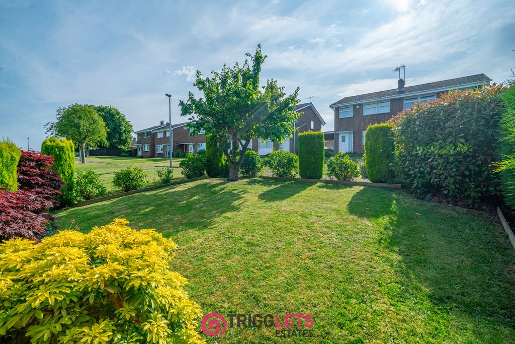 Property photo 2 of 39