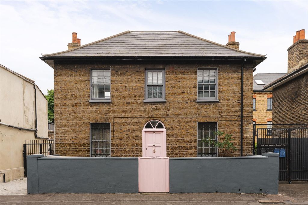 Property photo 1 of 35 Brooksbys Walk-11.Jpg
