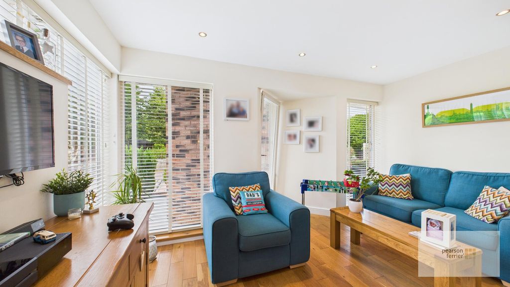 Property photo 3 of 19 Sitting Room