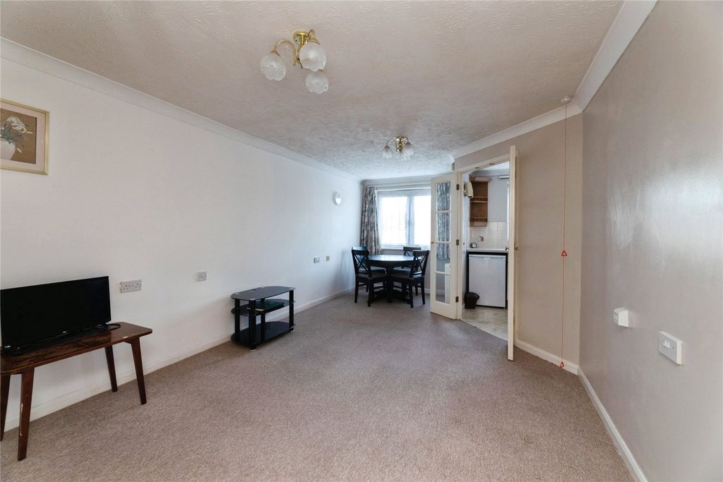 Property photo 2 of 10 Living Room