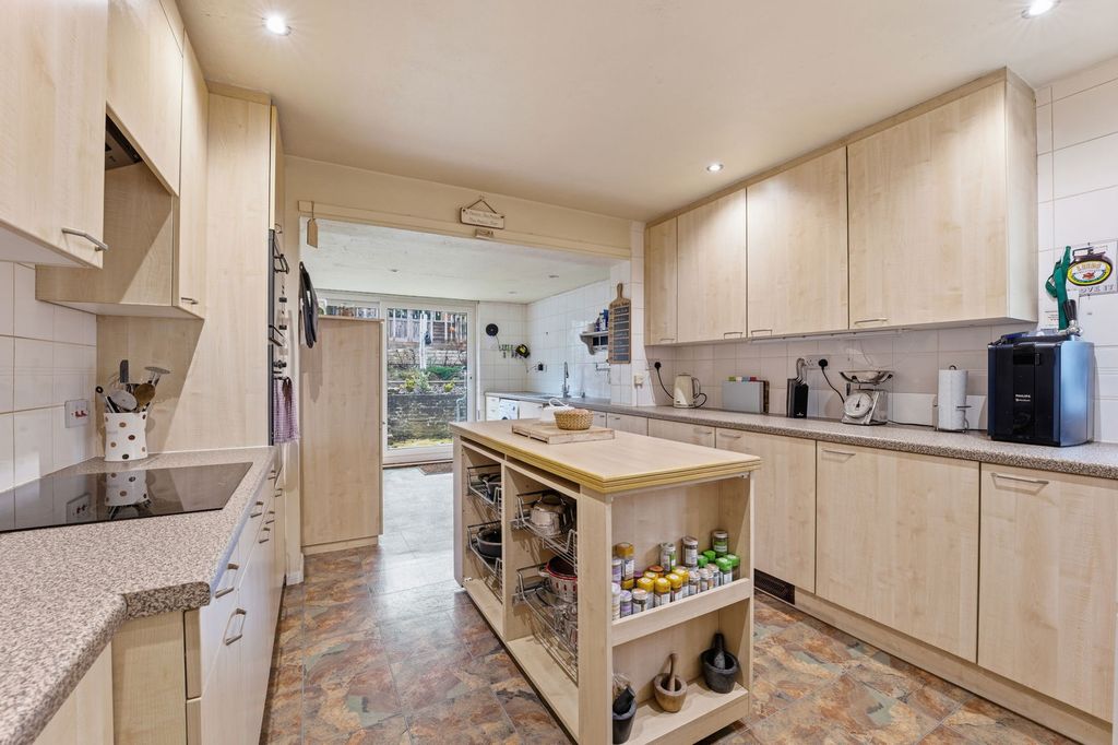 Property photo 2 of 29