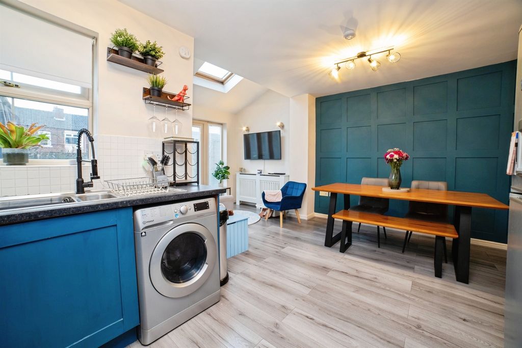 Property photo 3 of 25