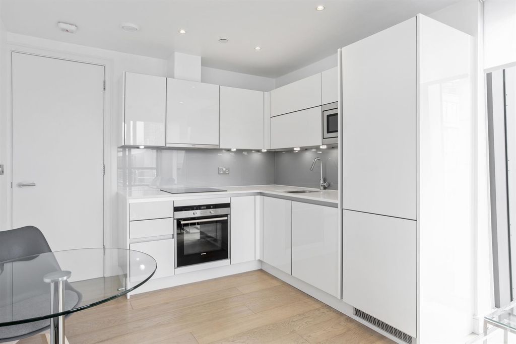 Property photo 3 of 15 Kitchen
