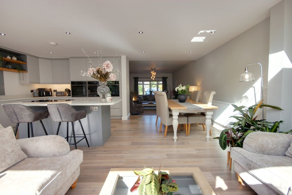 Property photo 3 of 29 1 Kit Din C