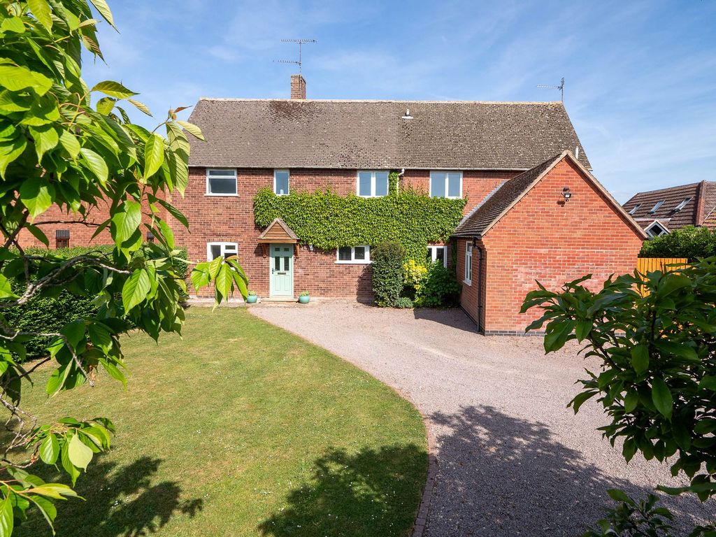 Property photo 2 of 36