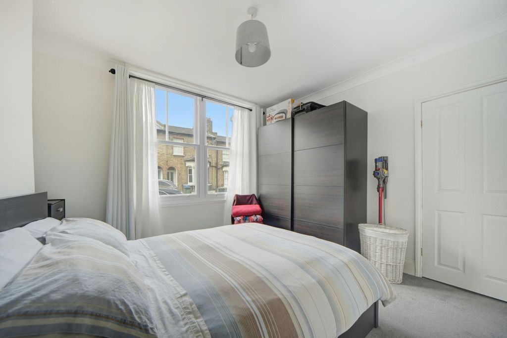 Property photo 3 of 9 Bedroom