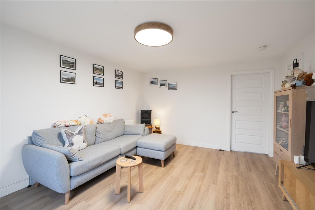 Property photo 3 of 13 Lounge.Jpg