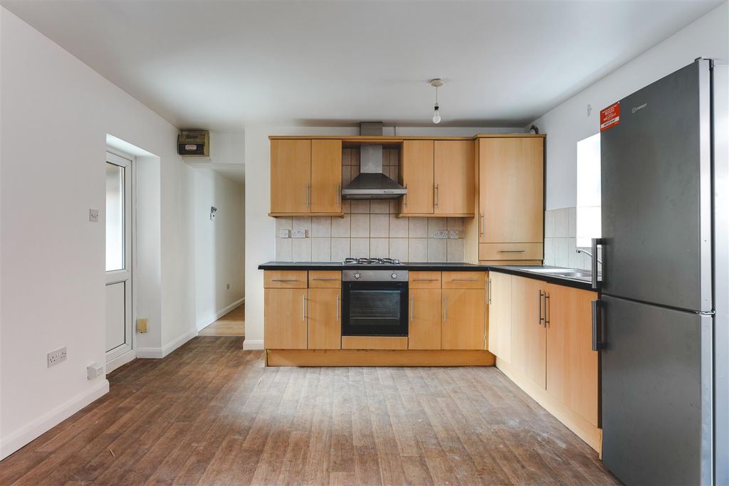 Property photo 2 of 9 56 Chatsworth Road-1.Jpg