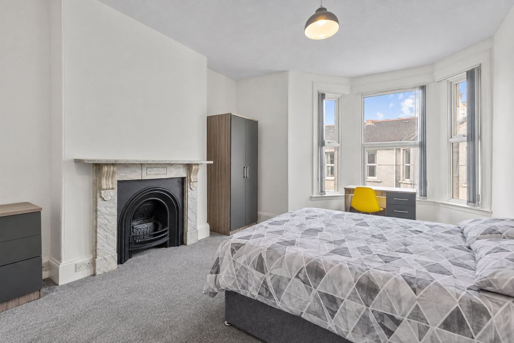Property photo 1 of 5 2026 Room 5, 6 Mildmay