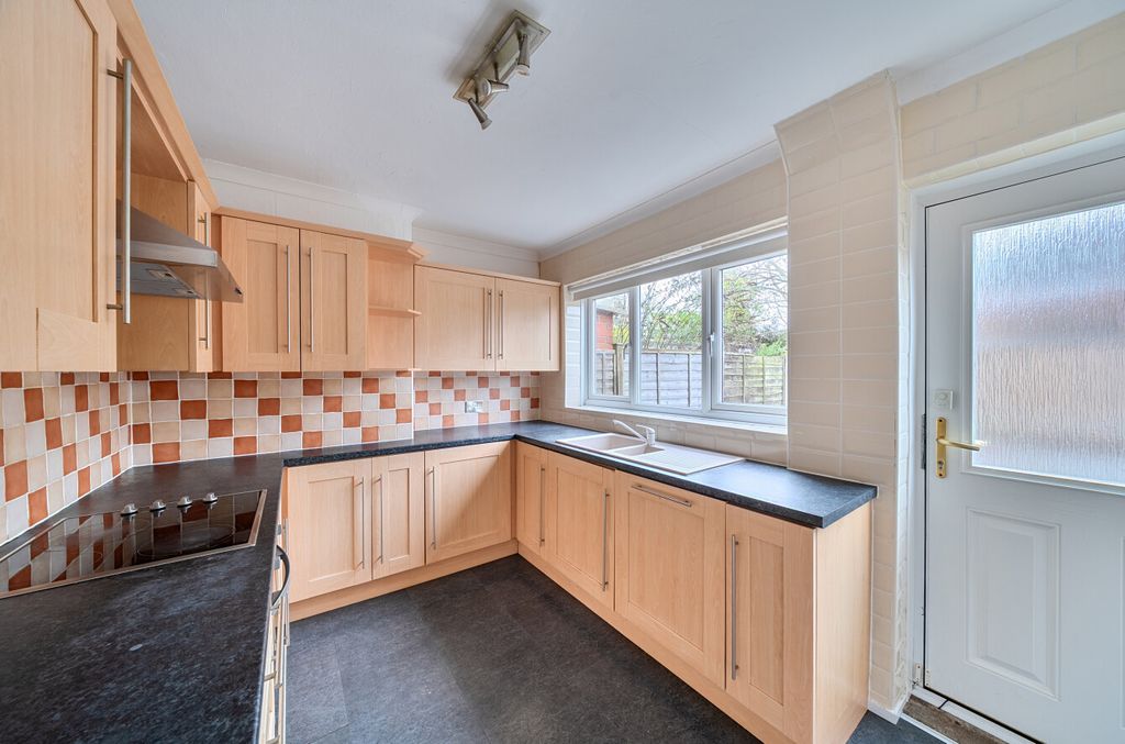 Property photo 3 of 24 Kitchen