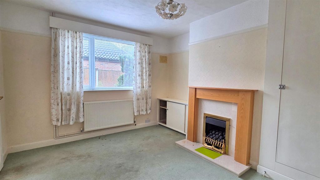 Property photo 3 of 11 Dining Room