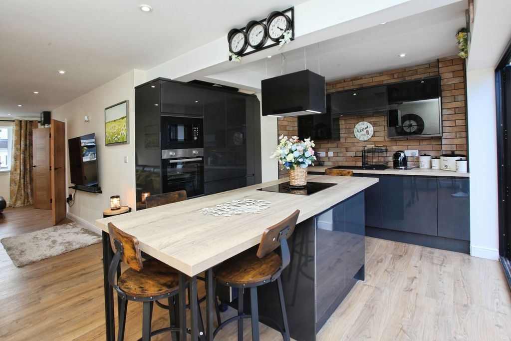 Property photo 1 of 37 Img_6651