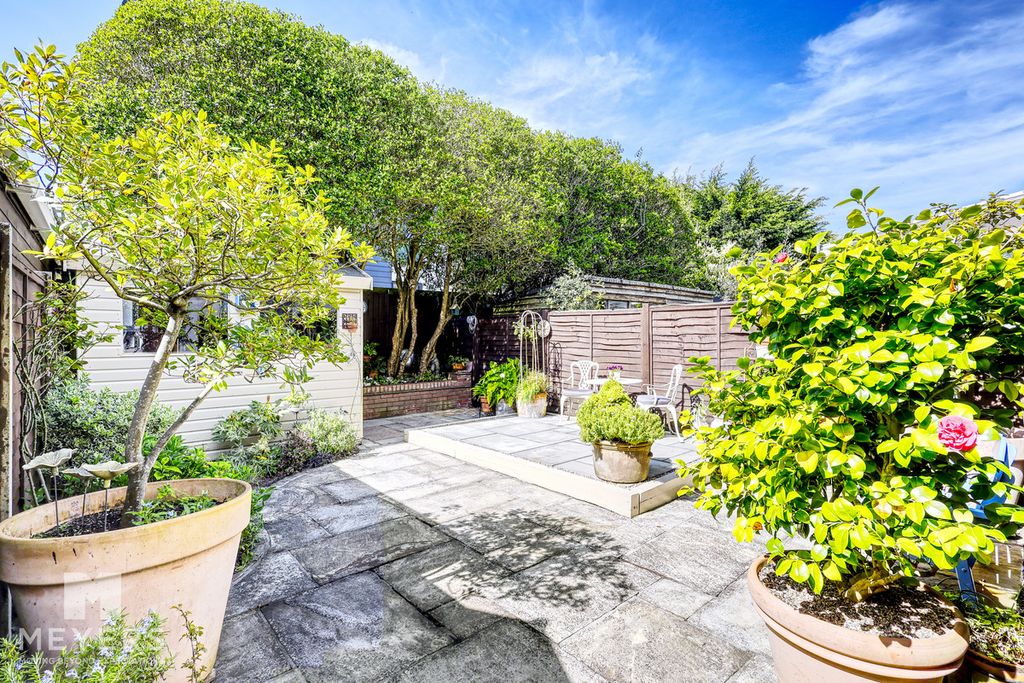 Property photo 2 of 21