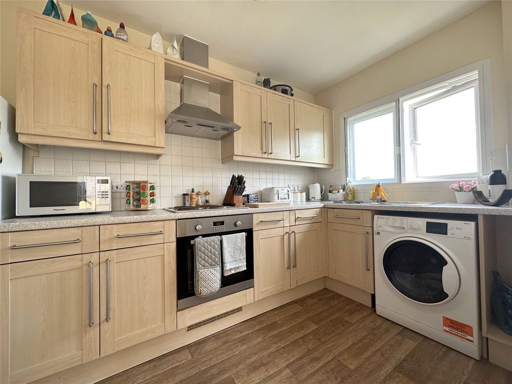 Property photo 2 of 7 Kitchen