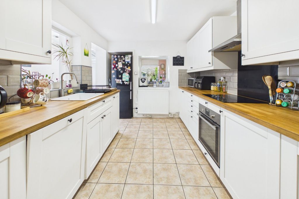 Property photo 3 of 14 Kitchen