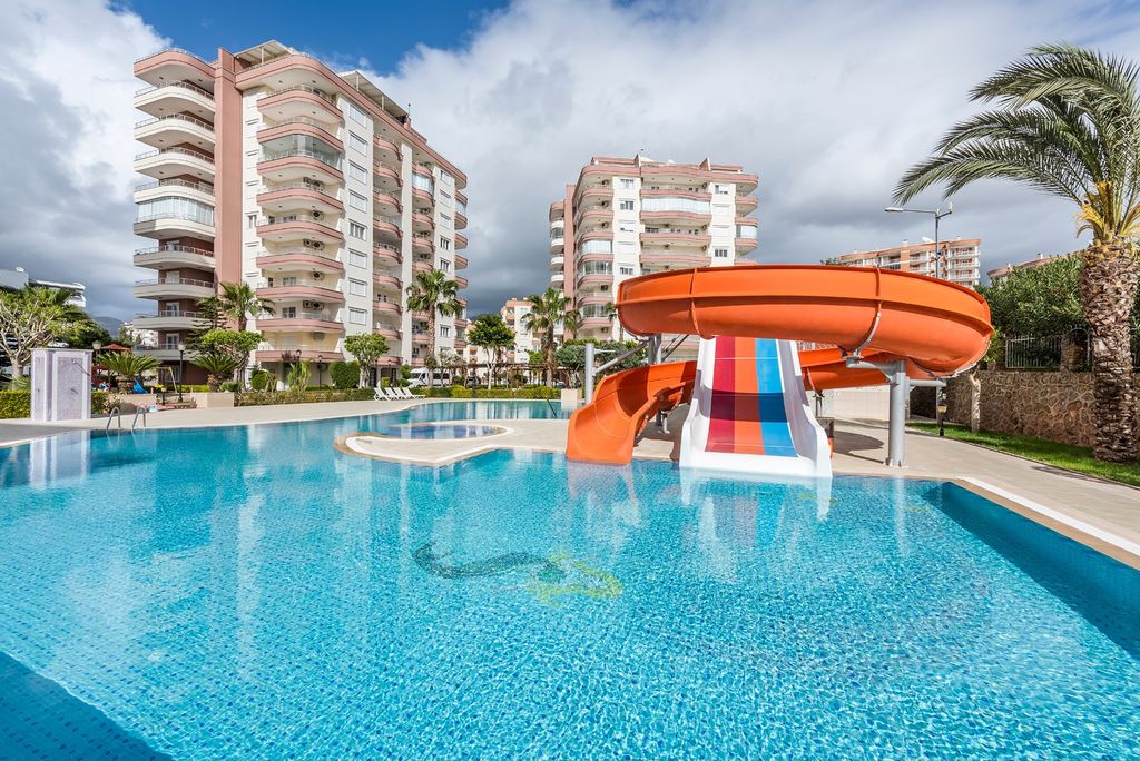 Property photo 1 of 23 Modern Property For Sale In Mahmutlar, Alanya - Main View Of The Complex And Pool