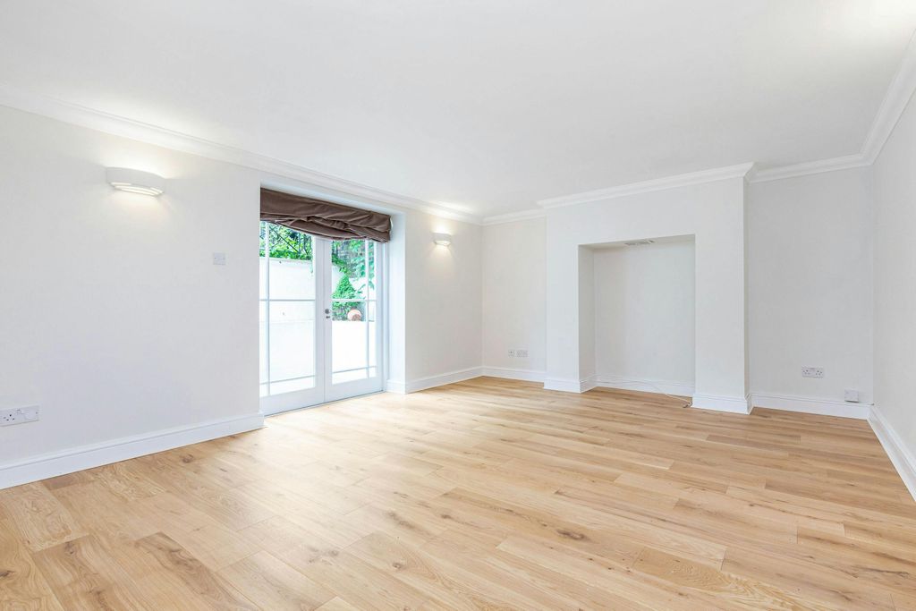 Property photo 2 of 9 Living Room