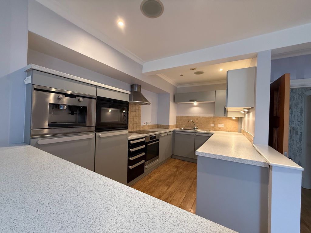 Property photo 2 of 9 Kitchen