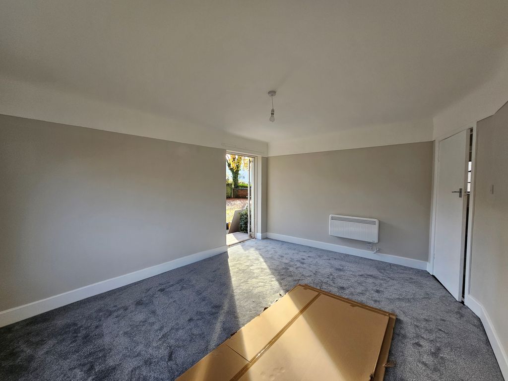 Property photo 2 of 7 Living Room