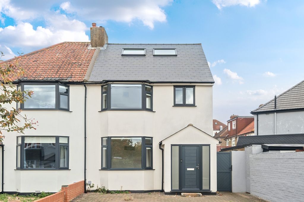 Property photo 1 of 25 External