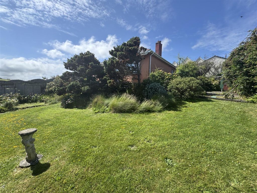 Property photo 2 of 20 Gardens