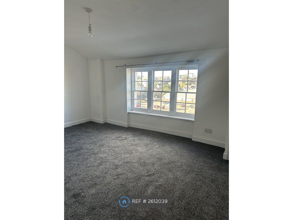 Property photo 3 of 8 Master Bedroom