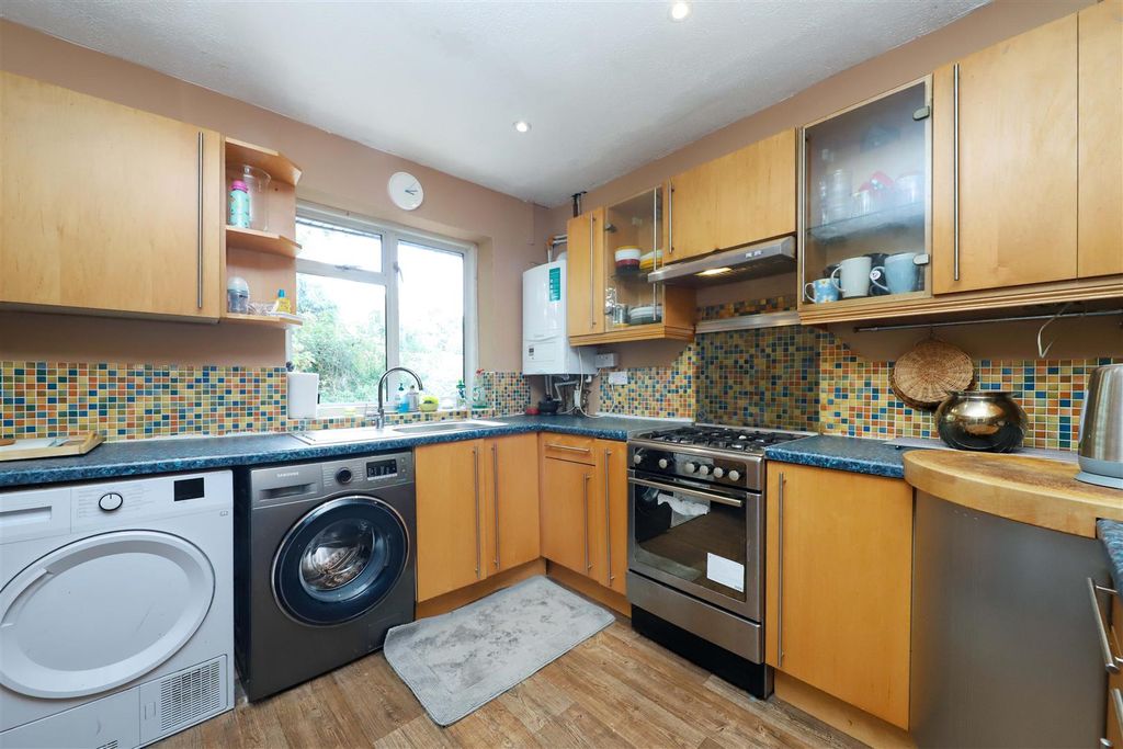 Property photo 2 of 8 Kitchen