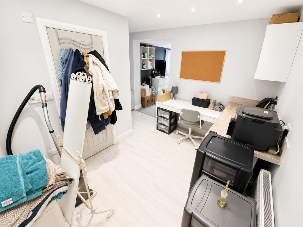 Property photo 3 of 7 Kitchenette.Png