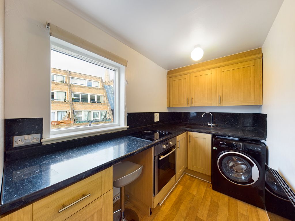 Property photo 3 of 8 Cam00227P1-Pr0473-Still05