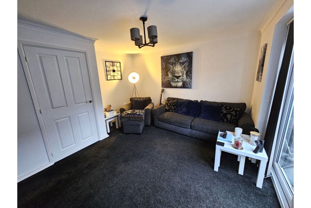 Property photo 3 of 12