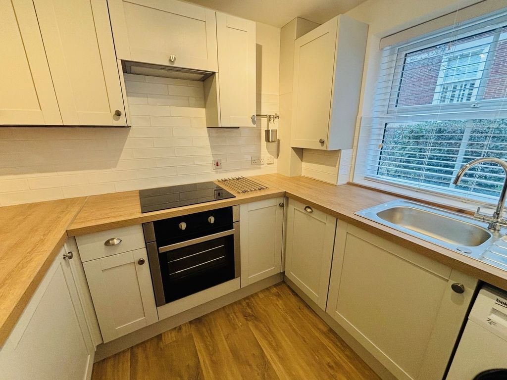 Property photo 2 of 9 Picture No. 18