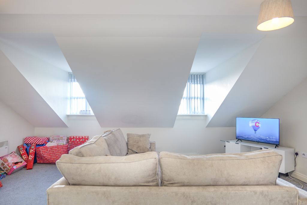 Property photo 3 of 27