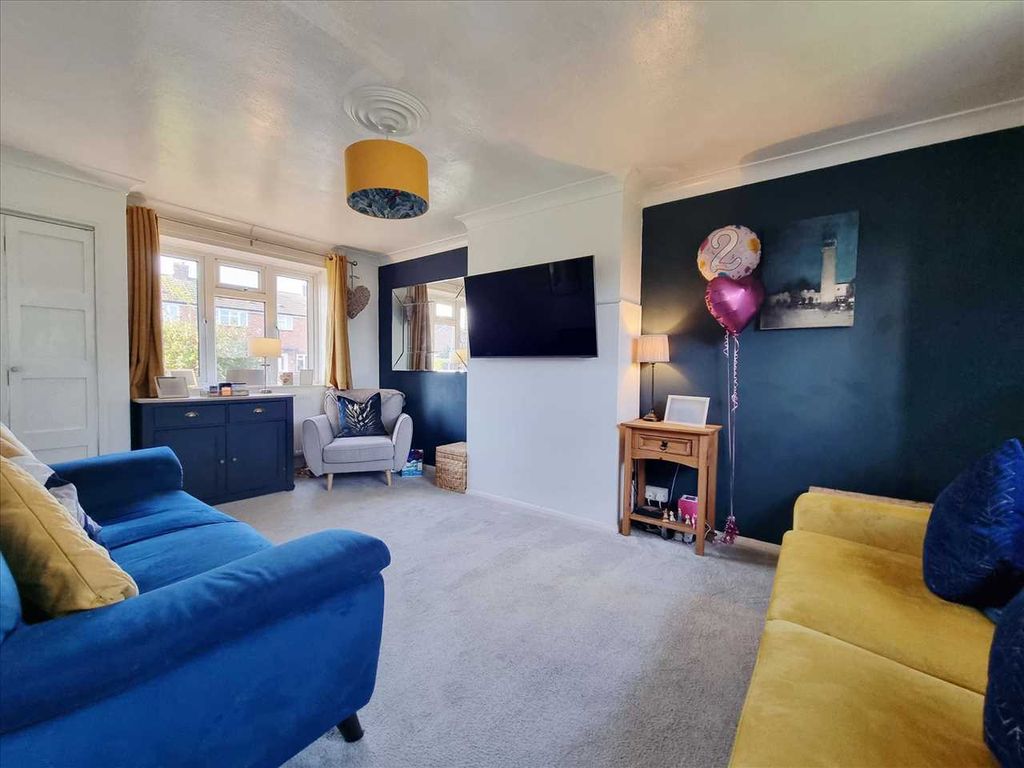 Property photo 2 of 11 Lounge: