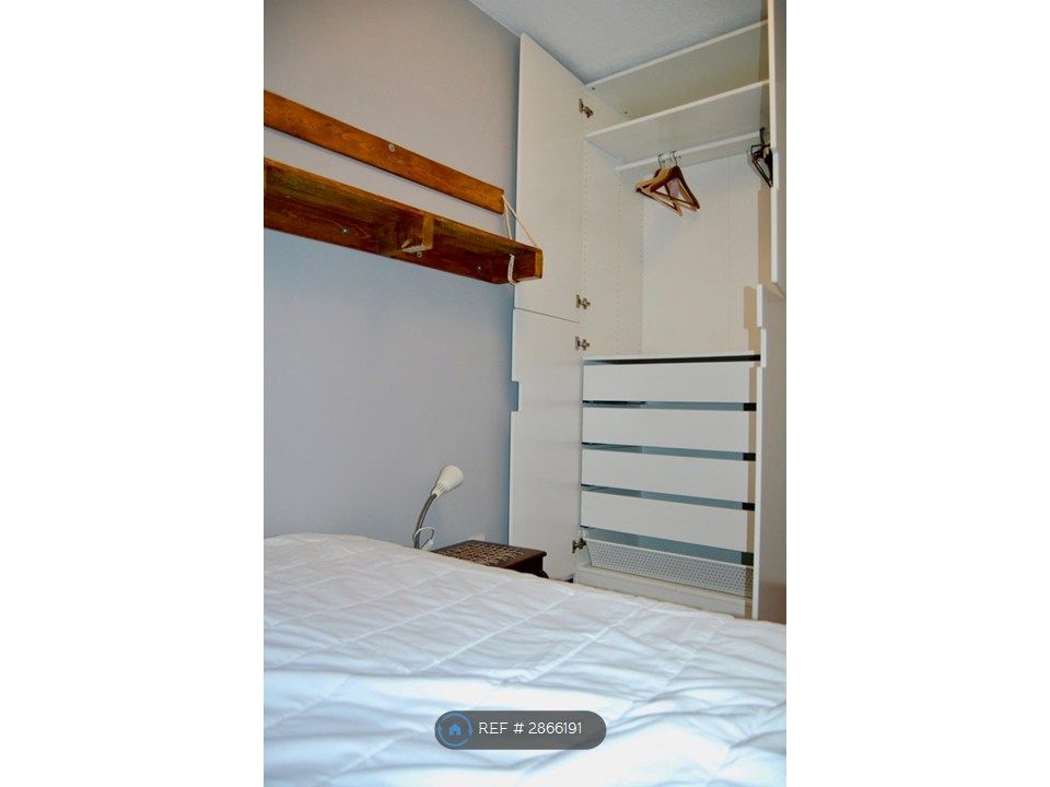 Property photo 2 of 5 Bedroom