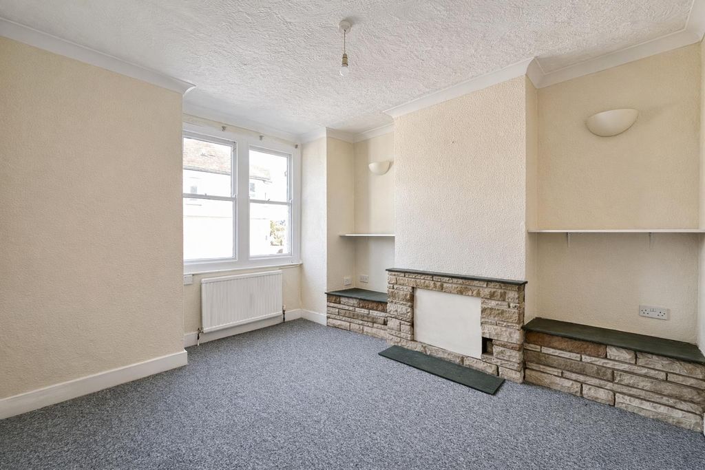 Property photo 3 of 10 Livingroom.Png