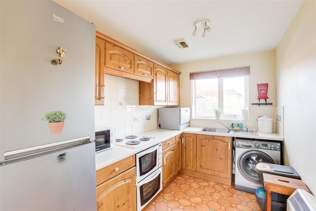 Property photo 2 of 11 3853.Jpg