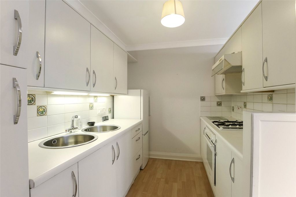 Property photo 2 of 21 Picture No. 12